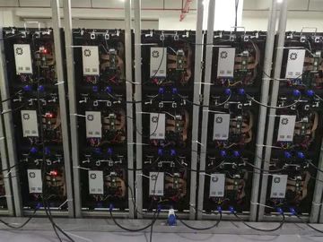 شاشة LED ملونة كاملة الملعب P1.875 دقة قياسية خفيفة الوزن في الأماكن المغلقة