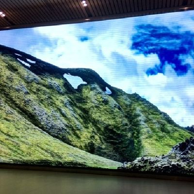 شاشة فيديو LED داخلية بالألوان الكاملة P7.62 مع حجم الوحدة 244 * 244 مم