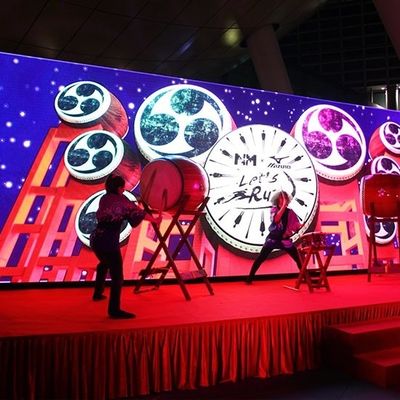 شاشة LED عالية الدقة بالألوان الكاملة في الأماكن المغلقة P3.91 P4.81 500 * 500mm خزانة عمر طويل