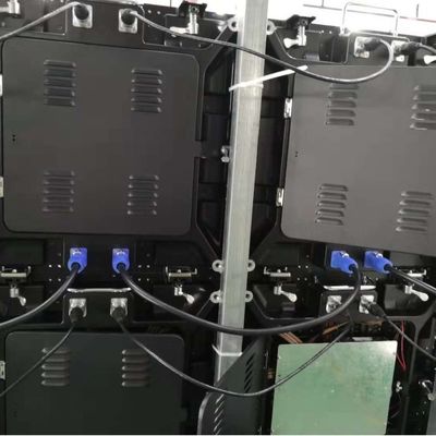 تسليط الضوء على لوحة رقيقة بقيادة الولايات المتحدة في الأماكن المغلقة ، أدى عرض المجلس للفيديو