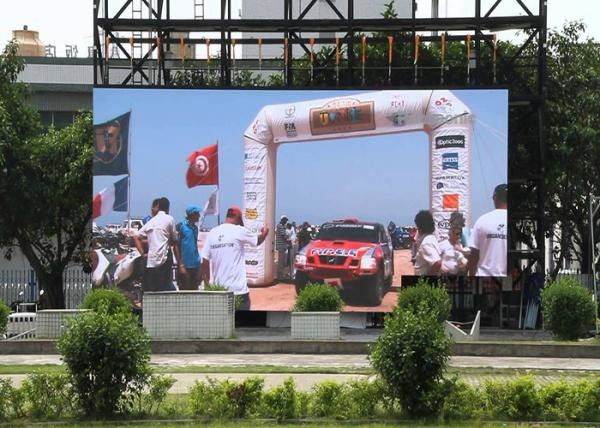 شاشة LED خارجية كبيرة للرياضة في الهواء الطلق عرض مسافة 3 أمتار مع خزانة بحجم 500 * 500 مم
