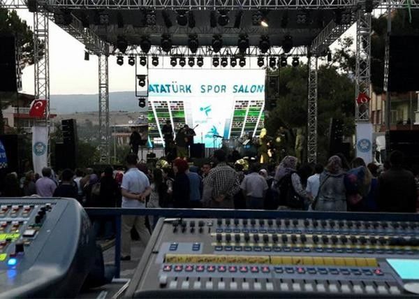 شاشة LED الخارجية للماء المرحلة 500 * 500MM حجم مجلس الوزراء سهلة التركيب